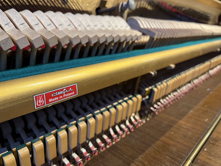 Pianino Calisia, Polska Produkcja, fortepianowe brzmienie.