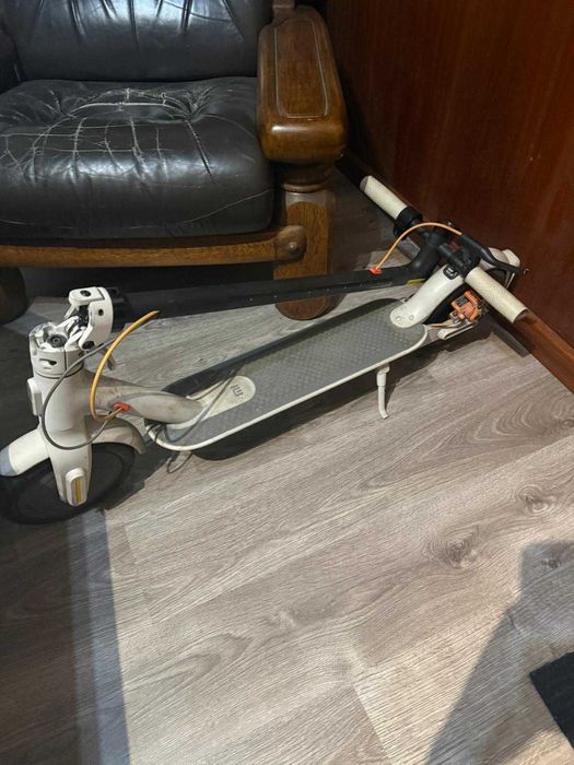 Vendo trotinete Xiaomi Mi Electric Scooter 3 em bom estado.