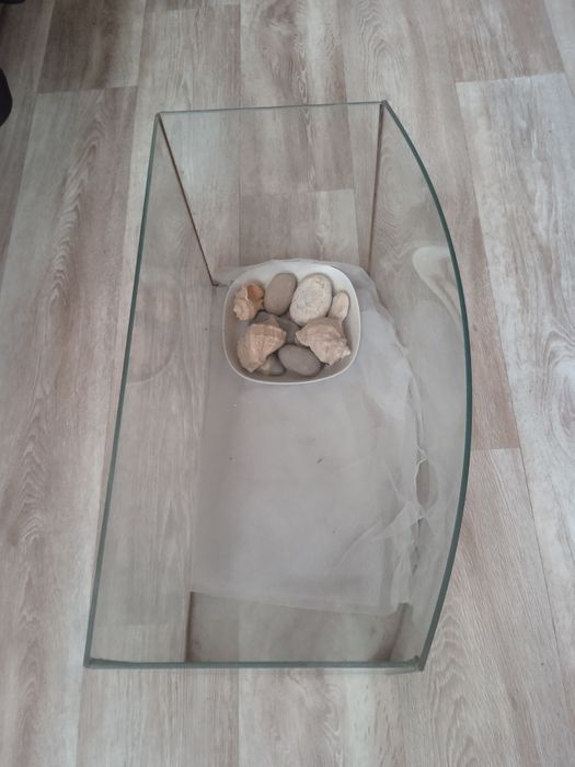 Акваріум б/в,у гарному стані.