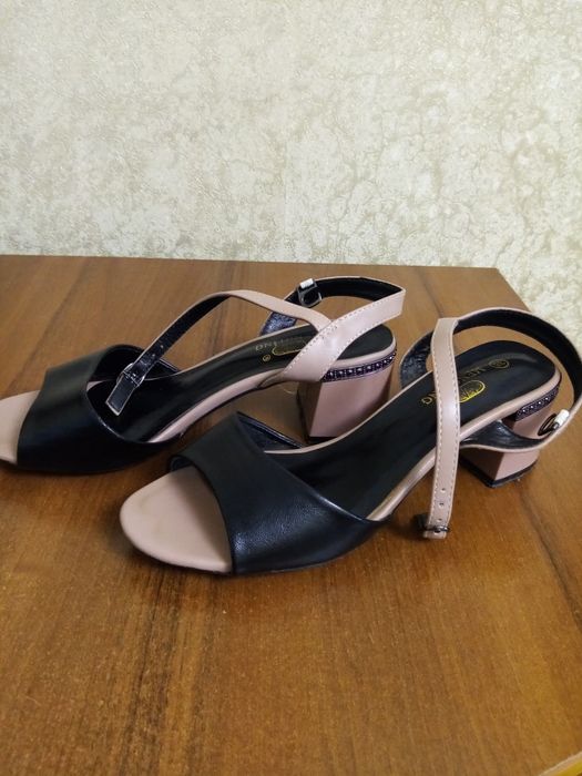 Босоніжки жіночі 38 розміру