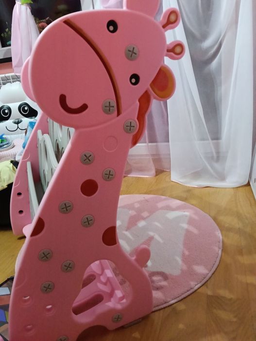 Regał na książki dla dzieci