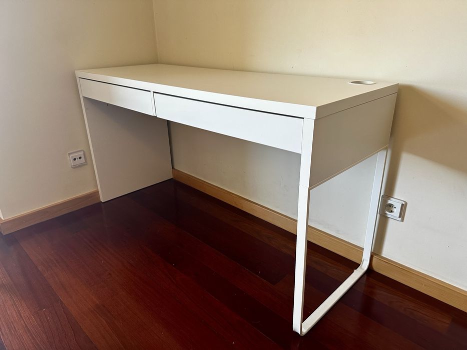 Secretária quarto IKEA