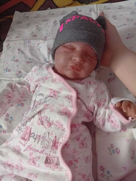 Лялька реборн з молду лаура.