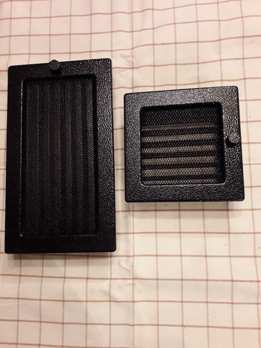 Kratki wentylacyjne z żaluzjami, czarne: 14x14 – 1 szt. 14x28 – 1 szt.