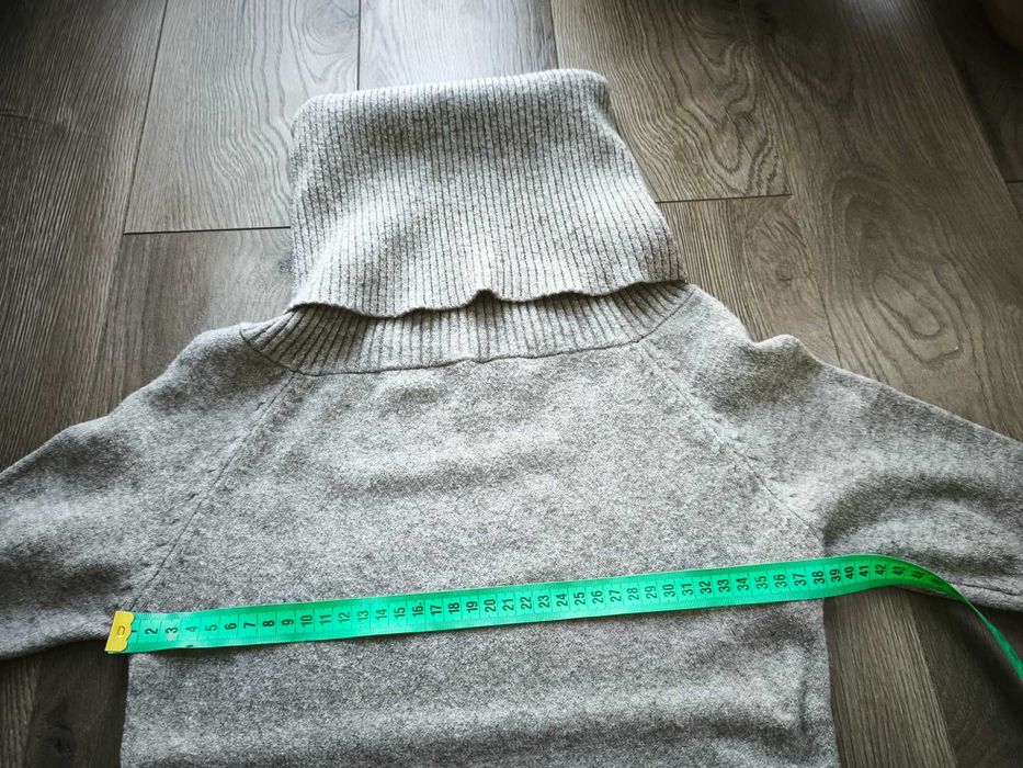 Dopasowana sukienka z golfem rozm S/M