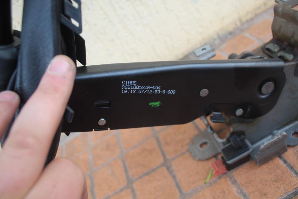 Dźwignia hamulca ręcznego peugeot 308 t7 96810052