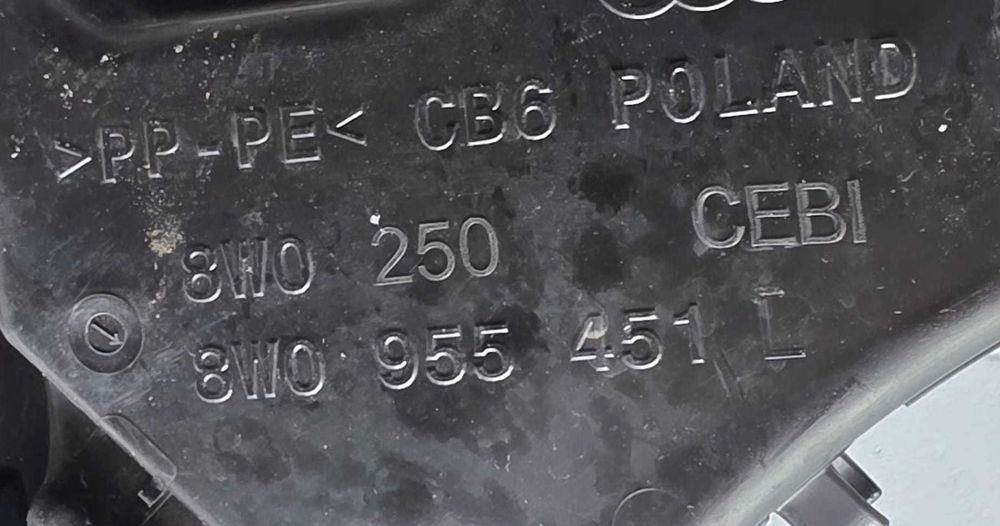 Zbiorniczek spryskiwaczy 8W0955451L Audi A4 B9  8W