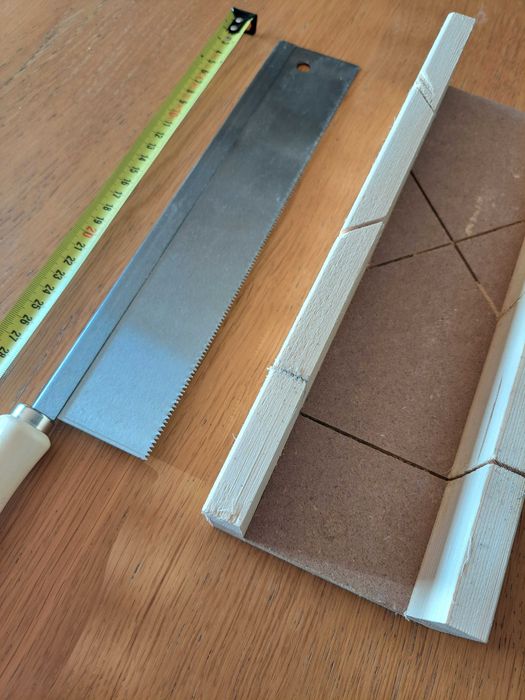 Pistola de cola quente + serra + caixa esquadria