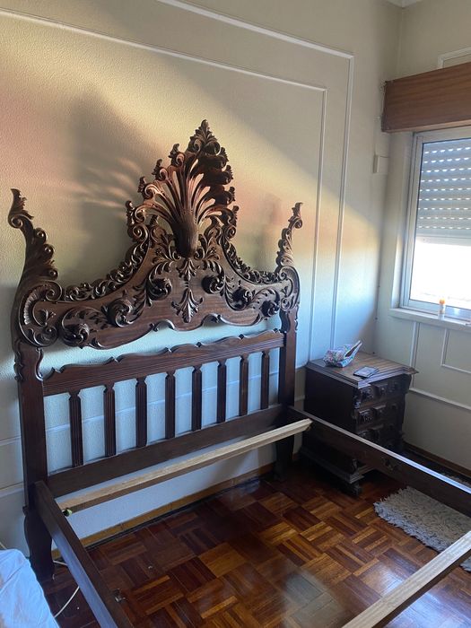 Cama vintage de madeira