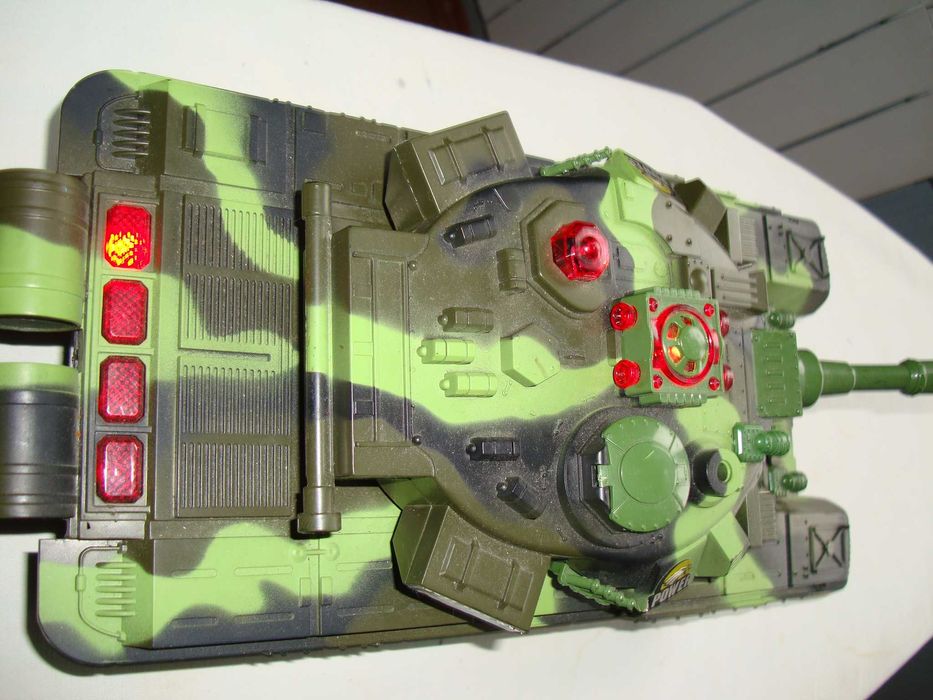 Большой Боевой Танк на радиоуправлении