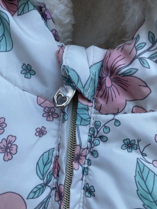 Куртка на дівчинку