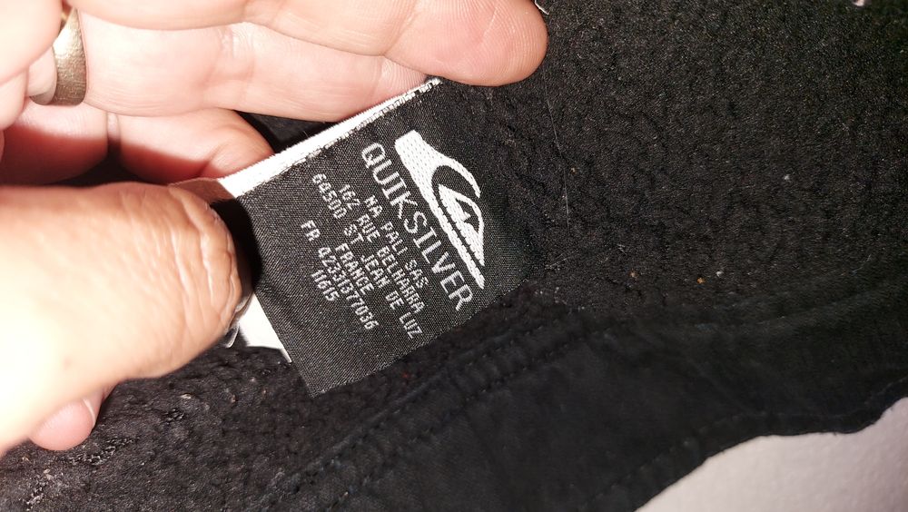 Casaco/Blusão Quiksilver 10 anos
Com pelinho por dentro e muito confor