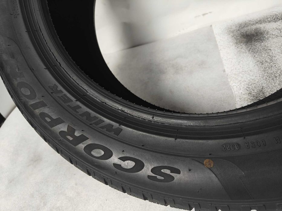 R20 235 55 шини зимові 22р Pirelli Scorpion Winter