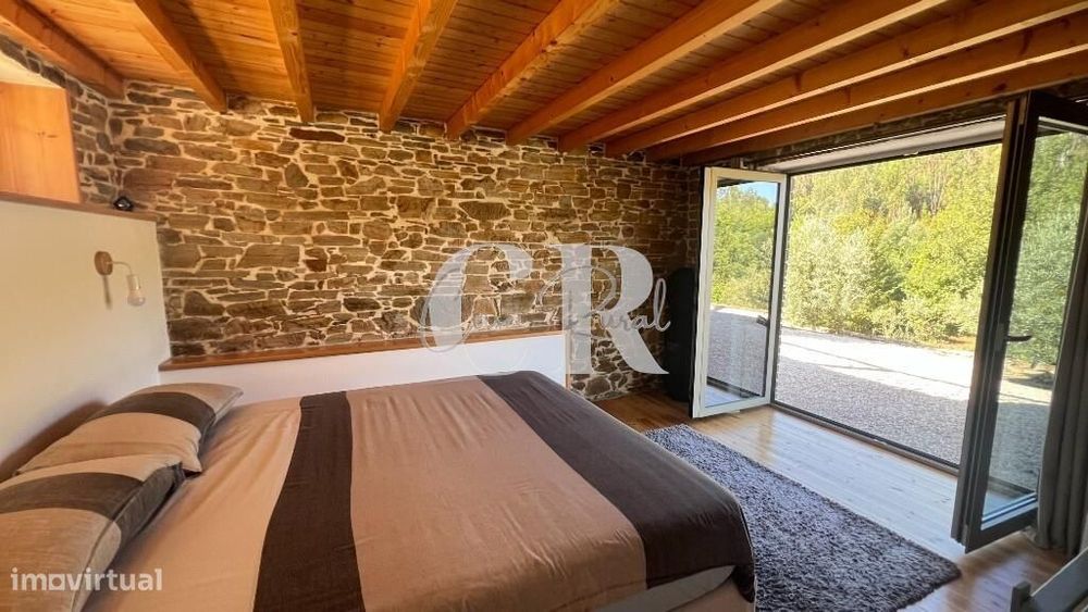 Casa de Pedra Renovada, Ruínas, Riacho, Poços e 15.570m2 de Terreno na