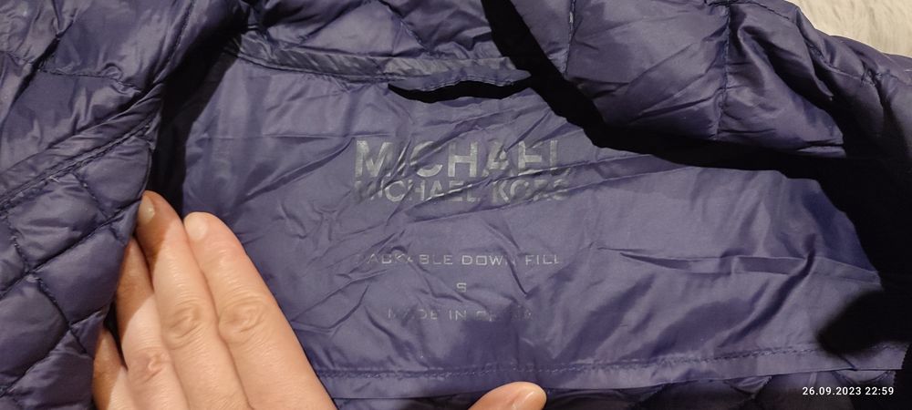 Granatowa wpadająca w śliwkę , kórtka damska pikowana Michael Kors