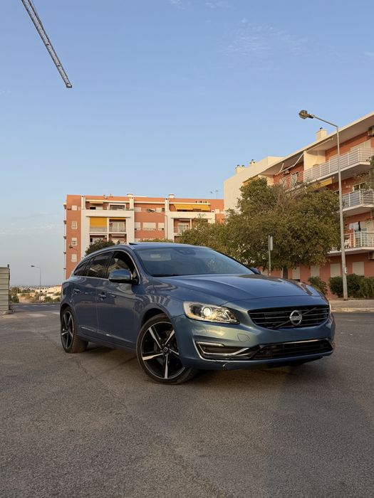 Volvo V60 hybrid 288cv — photo 2
