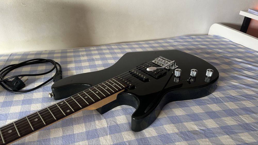 Guitarra Ashton Esquerdina + Amplificador