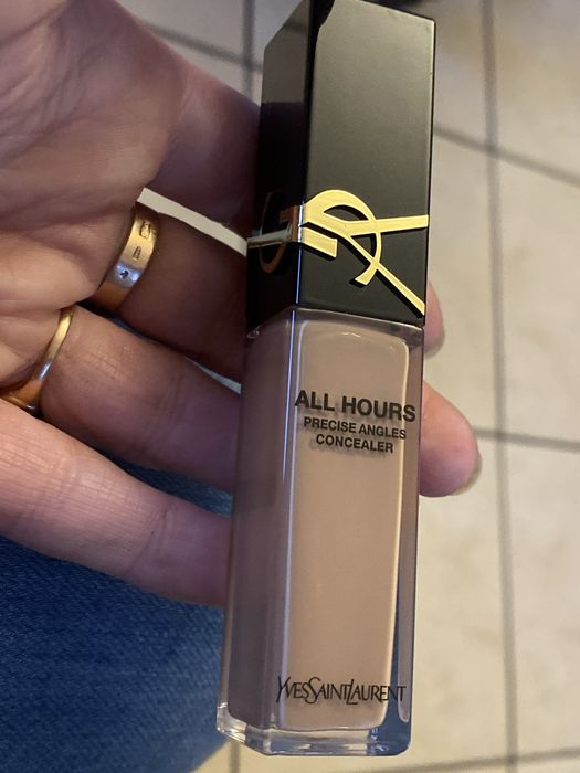 Nowy długotrwały korektor oryginalny yves saint laurent MW9 świeży