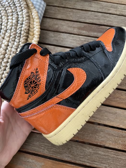 Jordan 1 Mid Laranja Preto
