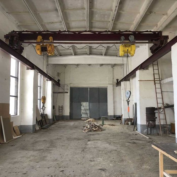 Продаж комплексу виробничо-складських приміщень з земельною ділянкою