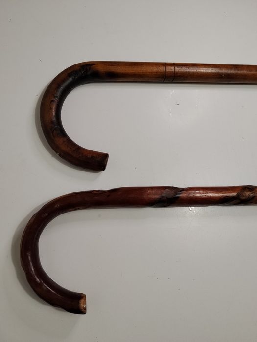 Stare gięte drewniane laski