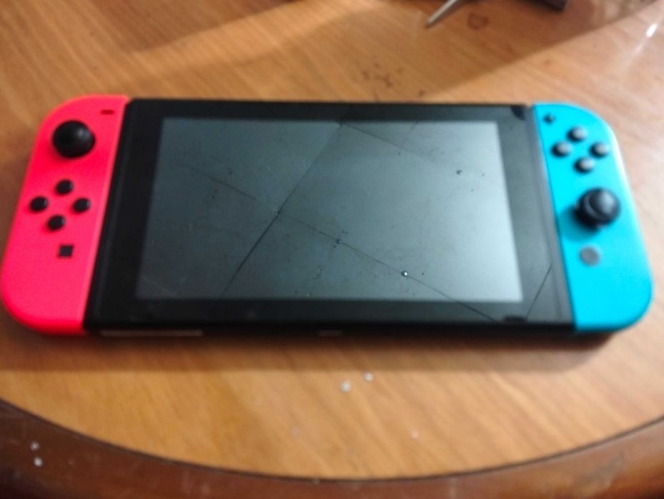 Nintendo Switch V1 Desbloqueada vendo ou troco aceito propostas