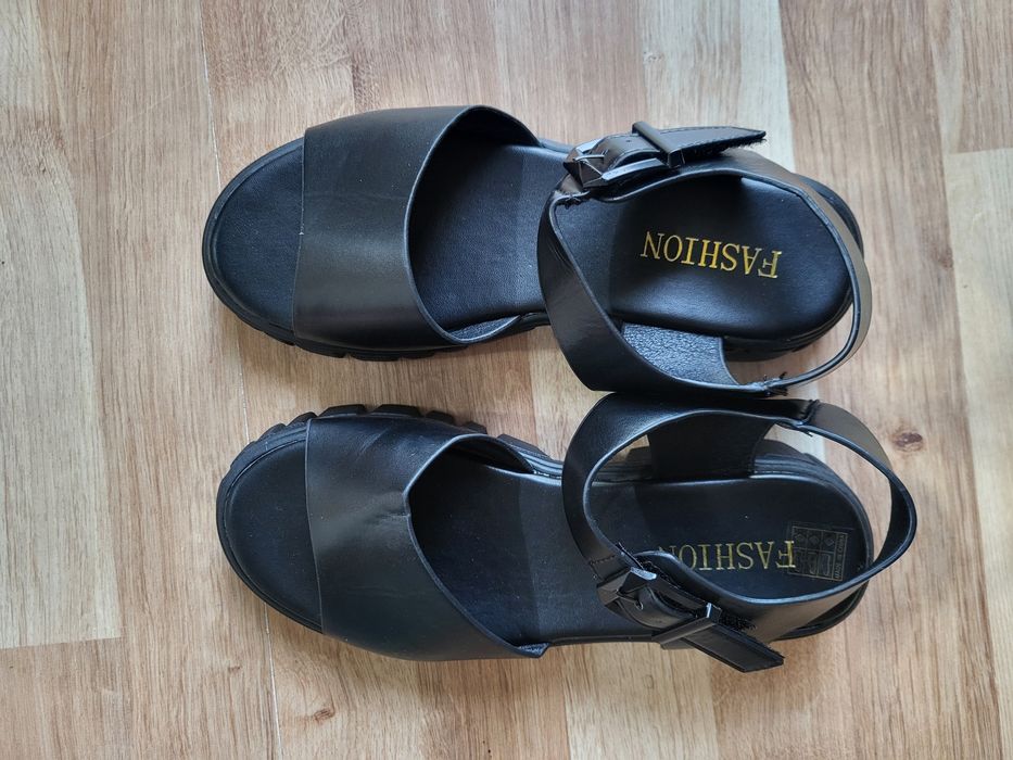 Czarne sandały na grubej podeszwie r. 40 Shein