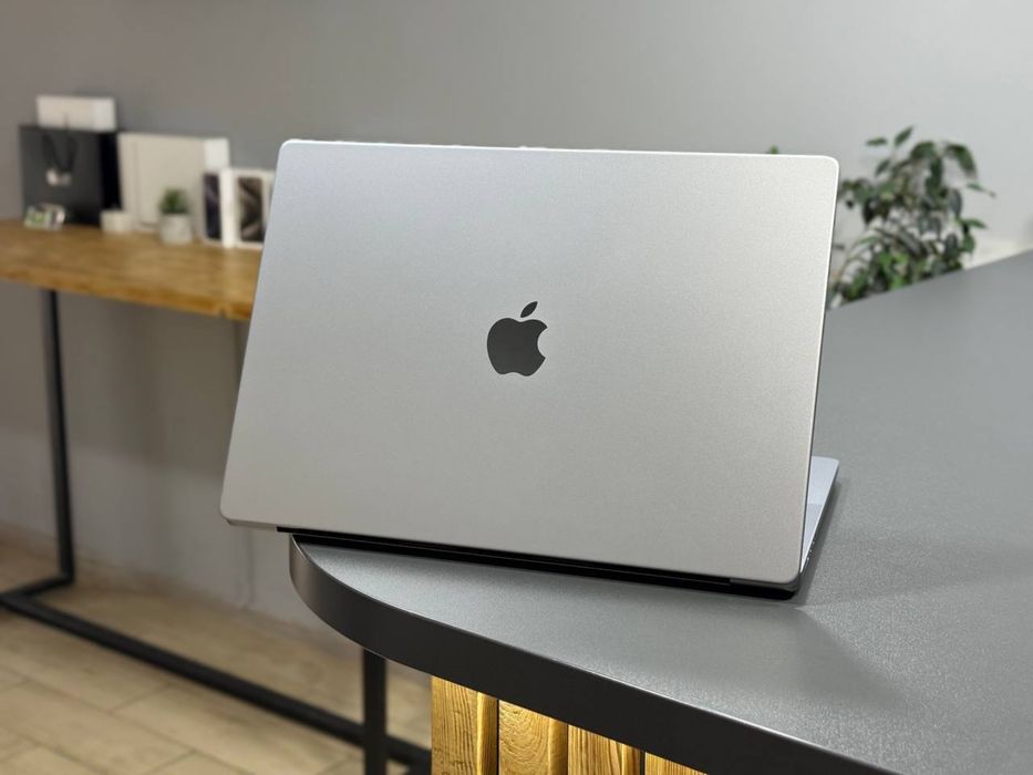 MacBook Pro 16  M2 Pro  2023 Space Gray