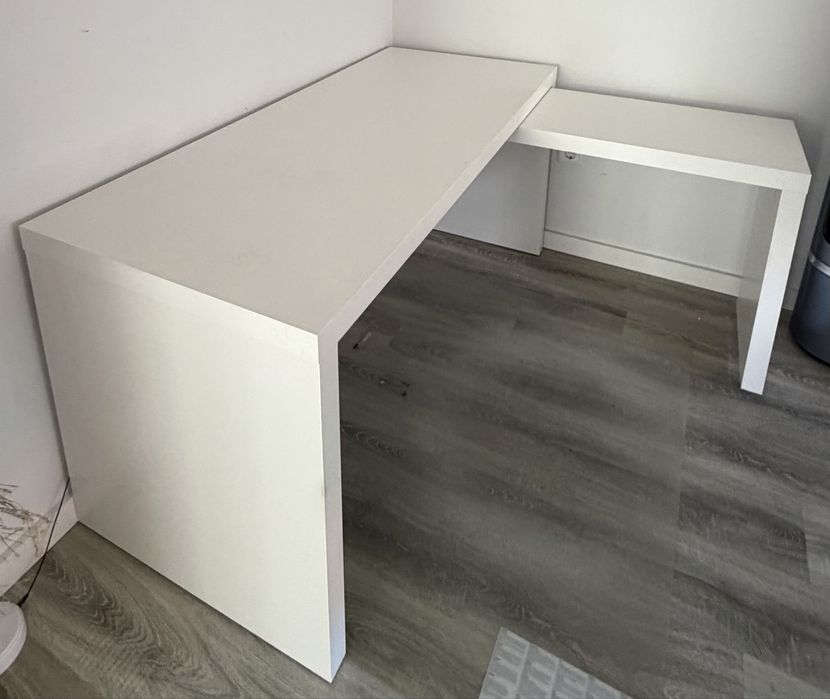 Mesa de canto branca do IKEA