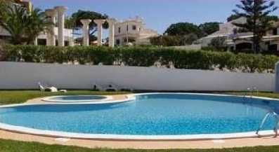 Penthouse em Vilamoura com piscina, varanda e vista de sonho mar e golfe