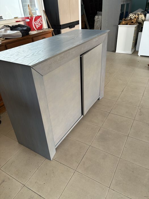 Movel com 2 portas e 2 gavetas