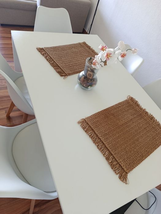 Mesa de jantar branca