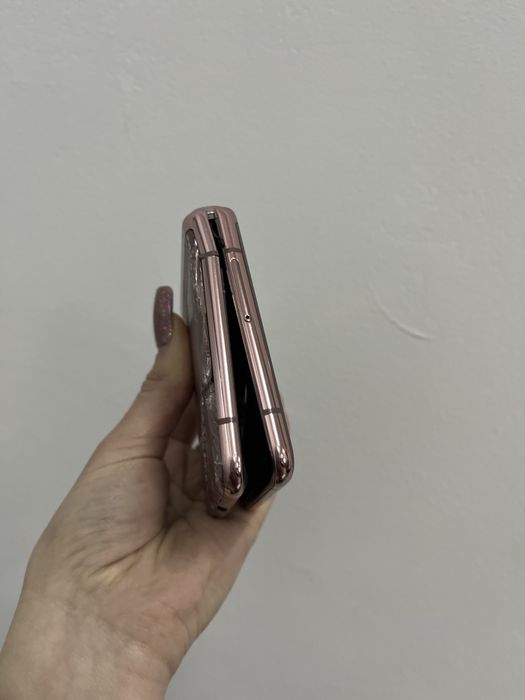 Телефон Samsung Galaxy Flip Z 8/128gb