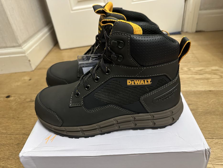 Черевики Dewalt.