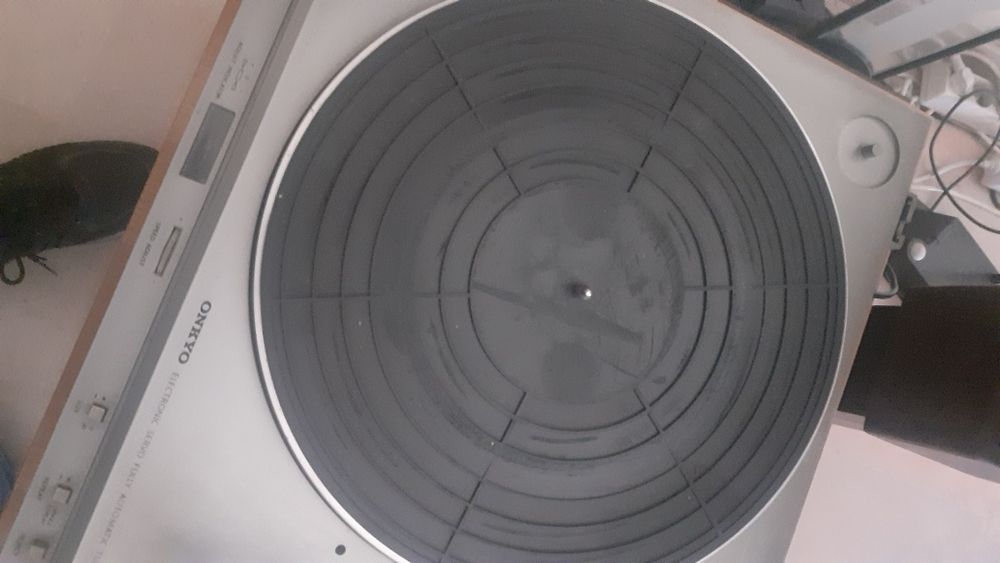 Gira discos Onkyo CP 1011F