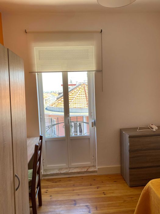 Arrenda-se Quarto Estudante  - perto IST - vista Tejo