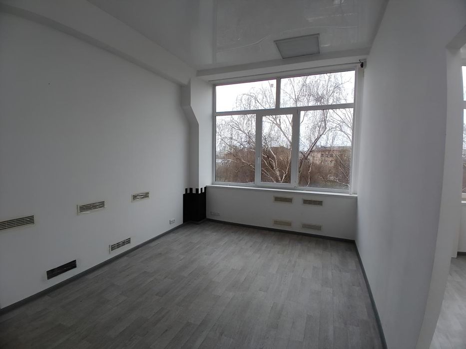 Офіс 49м2 до метро 5 хвилин