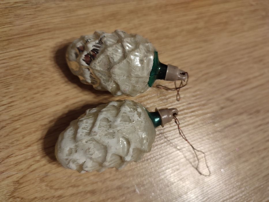 Szklane bombki PRL-u, szyszki