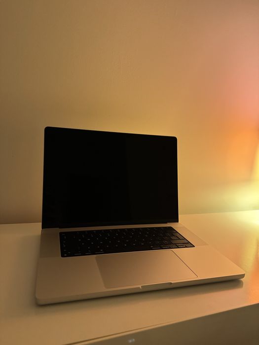 Macbook Pro 16 M3 Pro 18GB RAM 512GB , ART ,Laptop