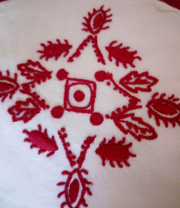 Necessaire em linho caseiro com bordado de Guimarães