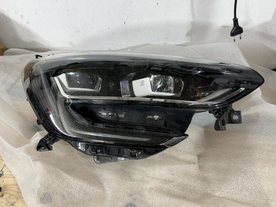 Reflektor prawy Renault Megane FULL LED 260104596R