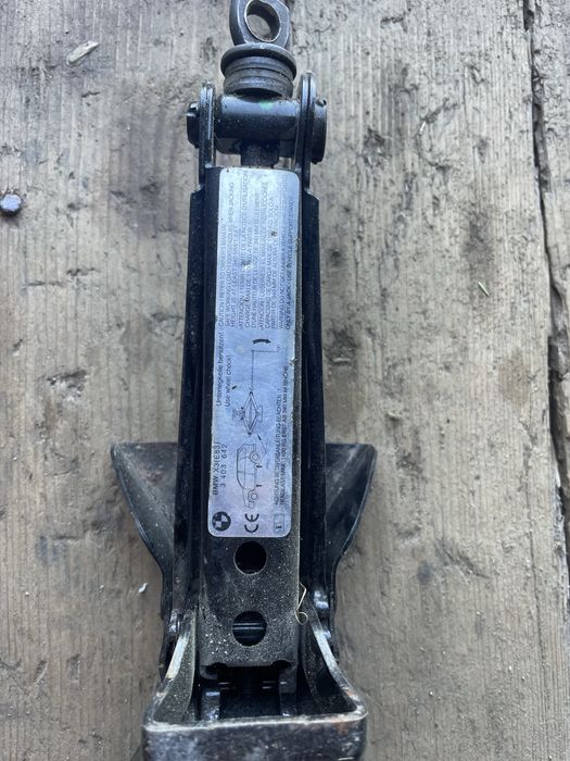 Докатка, домкрат та рвзне для BMW X3e83