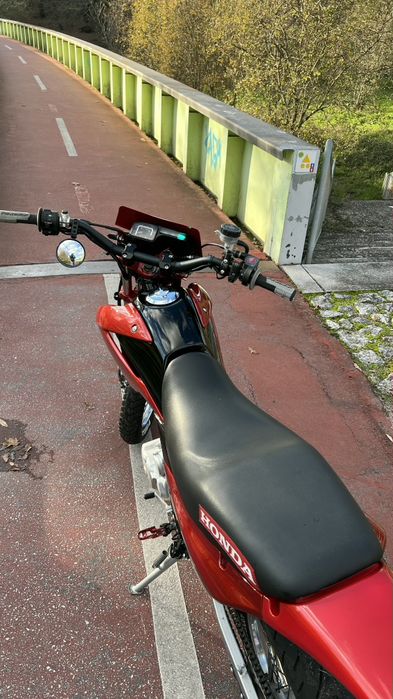 Honda XR 125L com extras