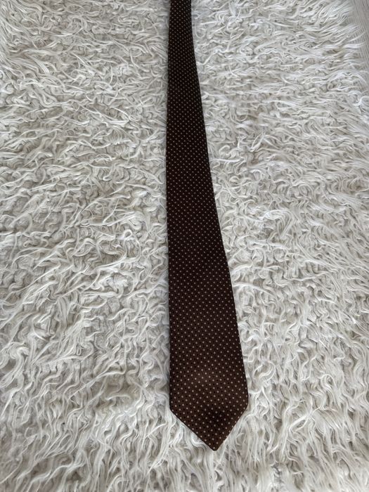 męski brązowy krawat w kropki