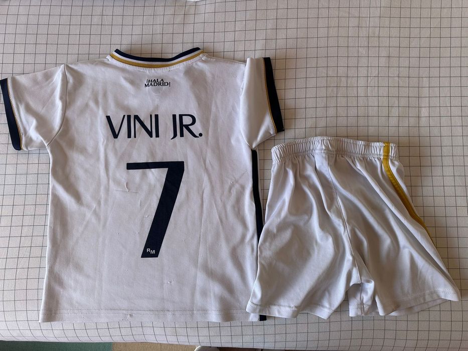 Equipamento Real Madrid tam 8 anos (Vini Jr)