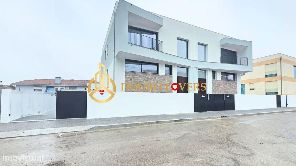 Moradia T4 Nova em Águas Santas