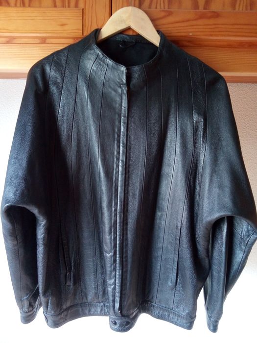 Blusão para homem ou mulher em pele genuína cor preta