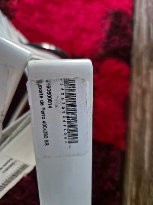 8 suportes  de ferro branco 20 euros