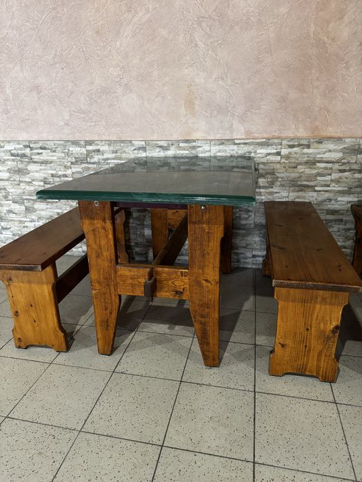 Стіл з лавками для кафе