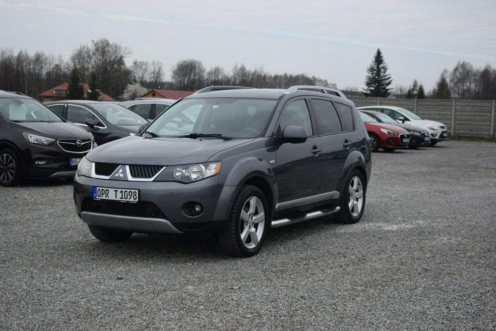 Mitsubishi Outlander 2.0D 7-Osobowy/ 4x4/ Klima/ Hak/ Skóra/ Bez Korozji/ Sprowadzony